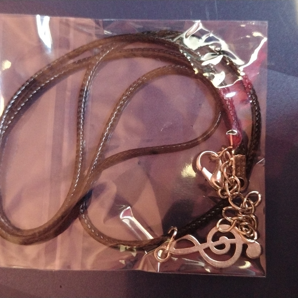 Music Note Necklace 🎵 - Picture 2 of 2